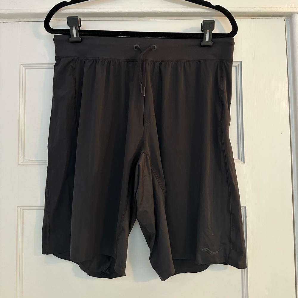 Saucony - Fast track short - new without tags